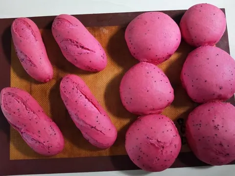 Mách chị em nội trợ công thức làm bánh mì thanh long 'giải cứu' hót nhất những ngày qua