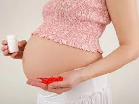 Tự ý bổ sung sắt theo cách này, bà bầu tá hỏa cầu cứu bác sĩ