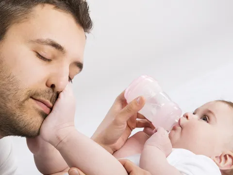 Dấu hiệu nhận biết và cách điều trị viêm đại tràng dị ứng ở trẻ nhỏ