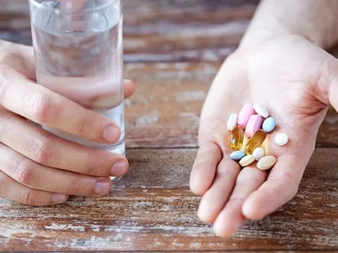 Dùng thuốc kháng acid chữa đau dạ dày, người bệnh hết sức lưu ý những điều sau