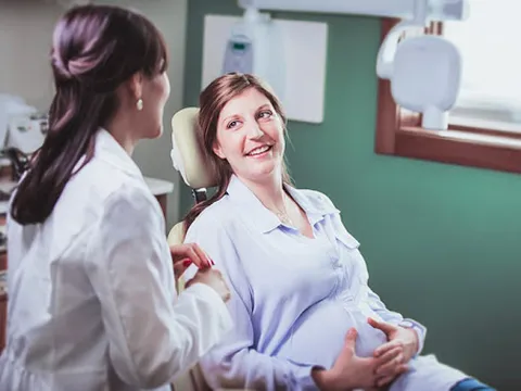 Hướng dẫn mẹ bầu chăm sóc răng miệng đúng cách, tránh làm hại đến thai nhi