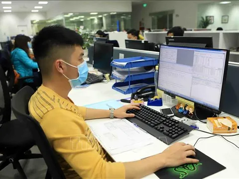 Chuyên gia lây nhiễm tư vấn cách phòng chống dịch COVID-19 tại công sở