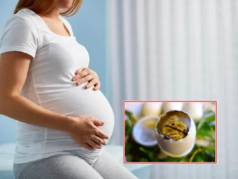 Thực hư chuyện bà bầu ăn trứng vịt lộn giúp con nhiều tóc, chân dài miên man