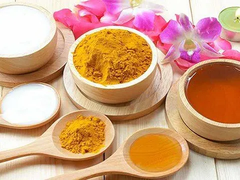 Thêm vài giọt này vào tinh bột nghệ, sau 1 tuần cân tăng chóng mặt mà da dẻ lại mịn màng trắng nõn