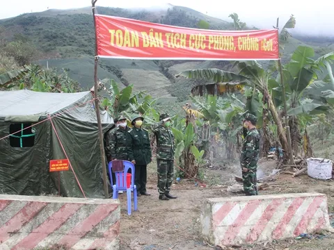 Cảm phục những người hùng thầm lặng “ăn lán ngủ rừng” nơi biên cương để ngăn chặn COVID-19