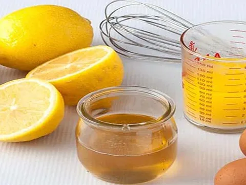 Cho vài giọt nước chanh vào mật ong, không chỉ tăng cân mà da dẻ còn mịn màng lên trông thấy