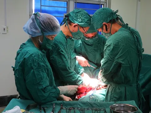 Hà Tĩnh: Phẫu thuật thành công lấy khối u 5kg