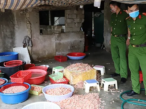 'Hô biến' tôm chết hôi thối thành tôm nõn, cơ sở ăn lãi gấp 15 lần