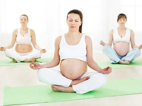 3 tư thế yoga nhẹ nhàng cho phụ nữ mang thai giúp khỏe mạnh, dễ sinh
