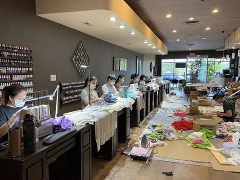 Đài truyền hình nổi tiếng ở Mỹ ca ngợi hàng loạt tiệm nail Việt Nam giúp đỡ y bác sĩ chống dịch