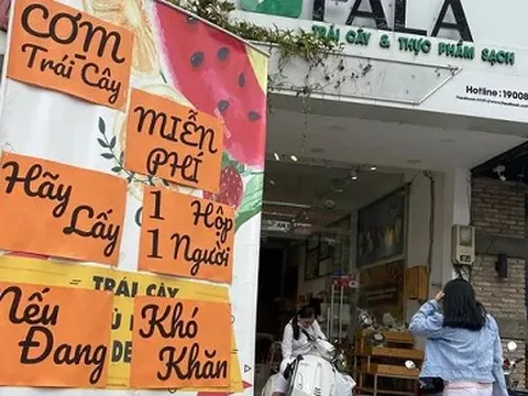 Ấm lòng Sài Gòn mùa dịch: 1,2 km có 5 điểm phát cơm miễn phí 