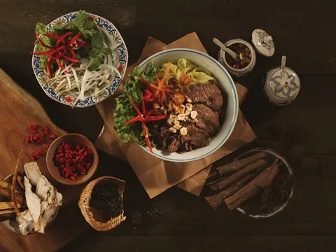 Lần đầu tiên xuất hiện bánh phở tươi dược liệu trong phở trộn âm dương ngũ hành