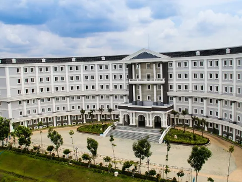 Cho con chuyển trường giữa chừng vì học phí online cao: Trường Quốc tế Mỹ Việt Nam nói gì?