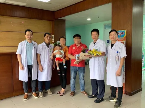 Chuyện chưa kể về hành trình đặc biệt cứu sống bé gái 1 tuổi người Lào giữa mùa dịch COVID-19
