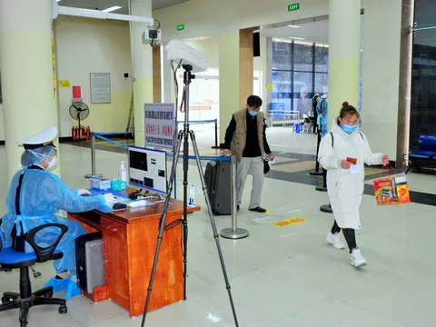 Ca mắc COVID-19 thứ 334 là người nhập cảnh từ Trung Quốc, phi công người Anh đã cai thở máy