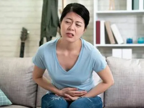 Mới 27 tuổi cô gái đã bị ung thư dạ dày vì 2 thói quen mà 99% người trẻ mắc phải