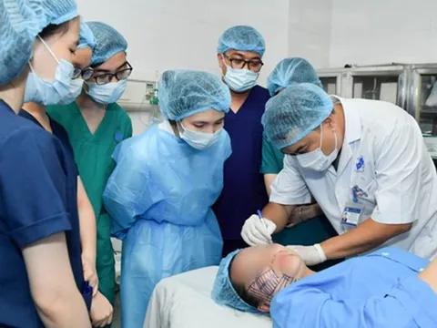 Mất nửa năm điều trị biến chứng nhiễm trùng do cấy chỉ căng da mặt giá rẻ