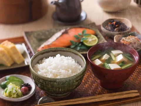 5 loại thực phẩm và 3 mẹo ăn kiêng giúp người Nhật có tỷ lệ béo phì thấp nhất thế giới
