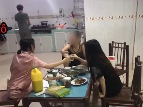 CĐM thích thú trước clip mẹ chồng ngồi nhậu với 2 con dâu, sai con trai như... osin trong nhà