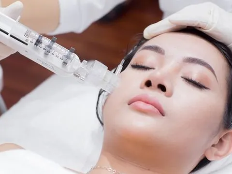 U40 mang gương mặt sưng vù biến dạng vì ham tiêm tế bào gốc, trẻ hóa làn da