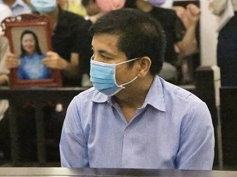 Kẻ giết vợ, phẫn xác ném xuống sông Đuống phi tang kêu oan, bị ép cung ngay giữa phiên xử