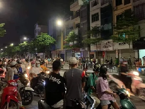 CĐM xôn xao vụ nam thanh niên cố thủ trong nhà với hung khí, lựu đạn và súng ở phố Tôn Đức Thắng