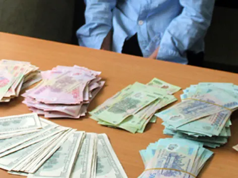 Bi hài bà vợ lấy 250 triệu của nhà đem đi dấu rồi dựng hiện trường giả vụ trộm để... lừa chồng 