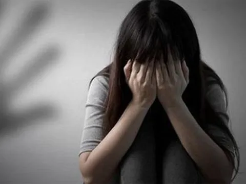 Tột cùng phẫn nộ gã cha thú tính xâm hại con gái ruột từ khi vợ còn sống tới lúc lâm bệnh qua đời