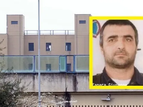 Cả trại giam khiếp sợ trước cảnh trùm mafia cắn đứt, ăn ngón tay lính gác tù trong 1 vụ xô xát