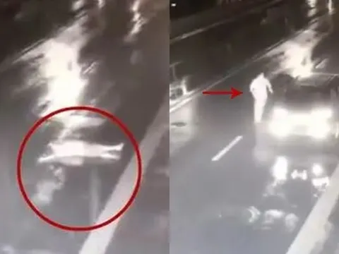 Nam thanh niên nằm bành trướng giữa đường quốc lộ trong trời mưa đêm vì cãi nhau với bạn gái