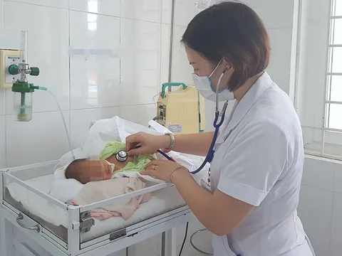 Bà dùng thanh nứa cắt rốn khiến trẻ sơ sinh nguy kịch vì bệnh uốn ván