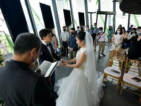 Nằng nặc đòi ly hôn vợ để cưới nhân tình, ông chồng bị cắm sừng theo cách không thể đau đớn hơn