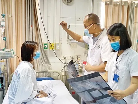 Cô gái 27 tuổi suýt bị mù do tiêm filler nâng mũi, hai lần điều trị mới giữ lại chút thị lực