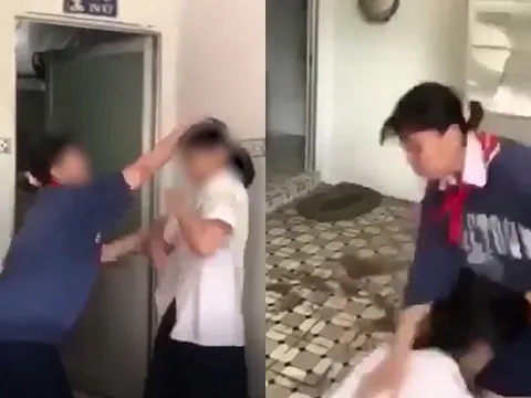 MXH xôn xao trước clip nữ sinh lớp 8 túm tóc tát tới tấp 'tiểu tam' trước cửa nhà vệ sinh
