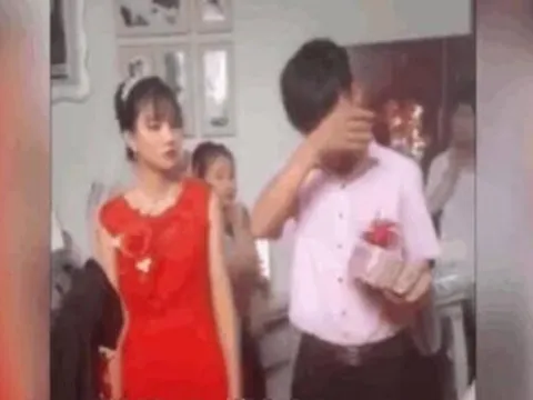 Cô dâu nhận cái kết đắng khi đòi chú rể tặng xe hơi và gần 700 triệu đồng