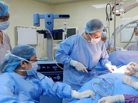 Giảm cân bất thành, cô gái nặng gần 80kg quyết tâm hút 6 lít mỡ để tìm lại vóc dáng thon gọn