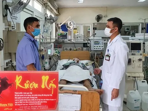 Bệnh viện Bạch Mai cảnh báo loại rượu giả khiến 1 người chết, 6 ngộ độc methanol