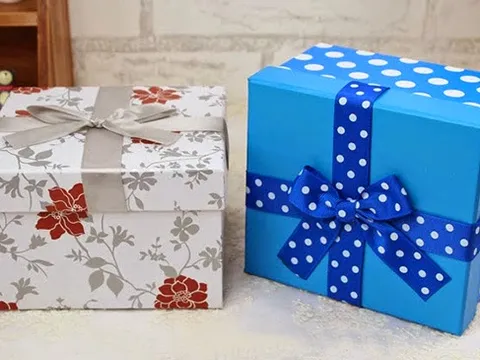Cô vợ 'đỉnh của chóp' gửi món quà kèm dòng nhắn nhủ mừng sinh nhật 'tiểu tam' khiến chồng câm nín