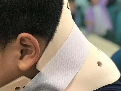 Gia đình tá hỏa phát hiện bé trai 10 tuổi chấn thương cột sống cổ vì học trò nhào lộn trên Tiktok