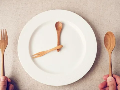 Nhịn ăn tối có thể giúp các cô nàng giảm cân nhanh nhưng về lâu dài lại gây 5 hệ lụy cho sức khỏe