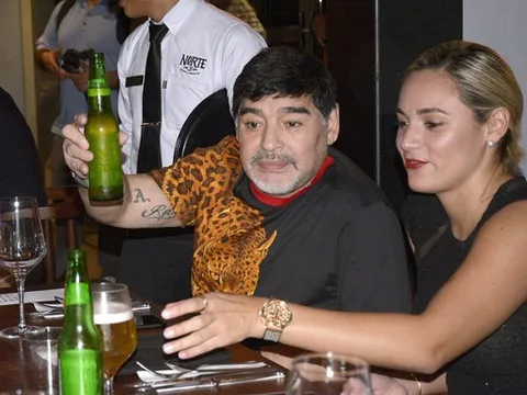 Hai nguyên nhân khiến sức khỏe của Maradona 'tụt dốc' từ khi giải nghệ
