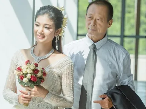 Ông lão 70 tuổi lấy vợ xinh đẹp đáng tuổi cháu, mối duyên từ 8 năm trước khiến dân tình trầm trồ 