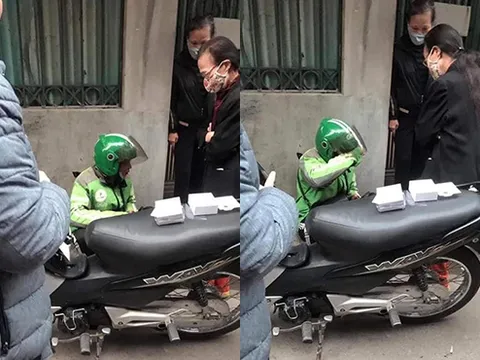 Nam shipper ngồi khóc giữa đường khi phát hiện mình bị lừa đơn hàng 1,5 triệu đồng