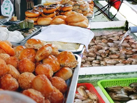 Ghé khu chợ `thiên đường` đất Cảng thưởng thức đủ món hải sản `đắt xắt ra miếng`