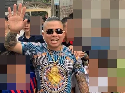 'Thánh chửi' Dương Minh Tuyền bất ngờ bị bắn khi đang ngồi trong ô tô ở Hải Dương