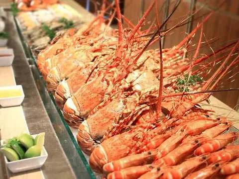 Chàng trai bị nhà hàng buffet cấm cửa vì ăn nhiều khiến dân mạng Việt Nam bùng nổ tranh cãi 