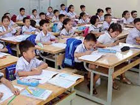 Phụ huynh "ngã ngửa" với những khoản thu - chi kỳ lạ đầu năm học mới