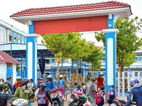 Một trường tiểu học ở Cà Mau hoàn trả 282 triệu đồng thu sai quy định