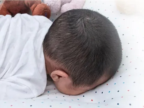 Liên tục 2 trẻ dưới 6 tháng tuổi đột tử khi ngủ: Làm gì để giấc ngủ của trẻ êm ấm, an toàn?