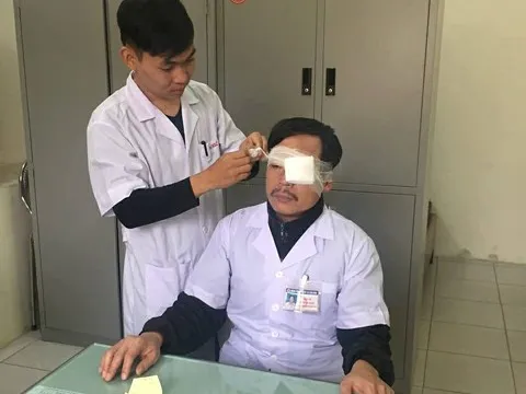 Thái Bình: Đang cấp cứu, bác sĩ bị người nhà bệnh nhân đánh gãy mũi